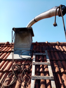 Photo de galerie - Ramonage pose tubage cheminée pose chapeau extracteur de fumée 