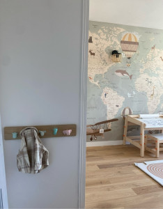 Photo de galerie - La salle de jeu de ma fille entièrement refaite par mes soins. Du sol au plafond en passant par l’ameublement.