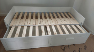 Photo de galerie - Lit ikea 2 tiroirs Brimnes