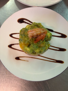 Photo de galerie - Méli-mélo exotique avocat & mangue, grosse crevettes marinées aux épices
