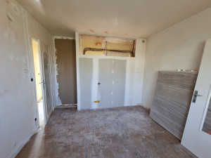 Photo de galerie - Pose de plaque de plâtre.
Je gère l'électricité, la plomblerie, les bandes si besoin au moins ça évite de faire a plusieurs personnes. J'englobe beaucoup de chose dans ce que je sais faire.