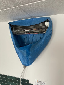 Photo de galerie - Nettoyage en profondeur des unités intérieur , pour améliorer la performance énergétique et désinfecter les bactéries