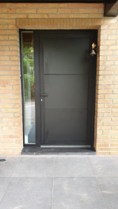 Photo de galerie - Dépose,repose portes d'entrée sûr mesures. 