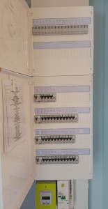 Photo de galerie - Installation tableau Maison neuve 