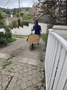 Photo de galerie - Je suis une personne forte, rapide et ponctuel dans mon travail. j'ai déchargé une tonne de sable en 1h. je suis travailleur. Vous ne serez pas vêtu.