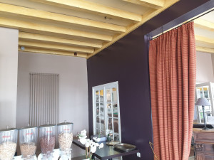 Photo de galerie - Mur blanc et l autre côté couleur taupe 