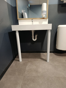 Photo de galerie - Montage de pieds support 