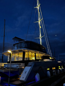 Photo de galerie - Nettoyage complet et en profondeur d’un catamaran de 24m pour livraison 