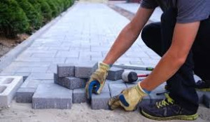 Photo de galerie - Pose dalle, chape, piscine béton, ceinture, enduit façade, murette, mur, vrd, semelle, fetage