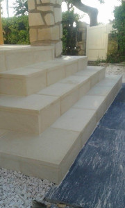 Photo de galerie - Réalisation d un escalier en béton et pausé de dalle en pierre 