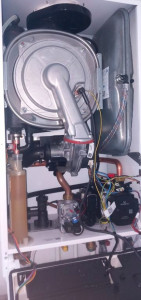 Photo de galerie - Entretient de la chaudière, remplacement des électrodes 