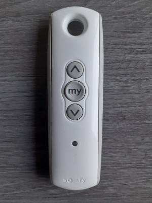 Photo de galerie - Réglage et programmation télécommandes volets SOMFY. commandes individuelles ou générales, groupées. Réparation / remplacement de moteurs