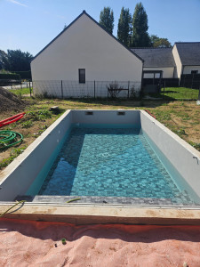Photo de galerie - Piscine réaliser par mais soin de a a z montage structure enduite manbrane armer et local technique 