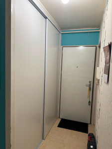 Photo de galerie - Installation de portes d'armoire coulissantes dans le couloir