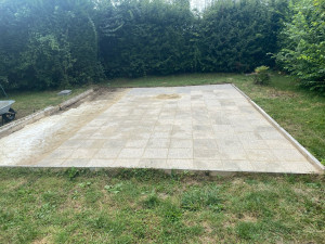 Photo de galerie - Une terrasse en dalles bétons