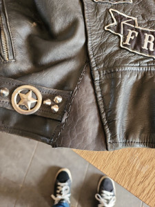 Photo de galerie - Agrandir la taille d'un blouson en cuir