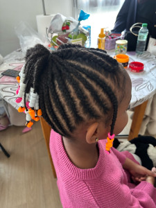 Photo de galerie - Coiffure enfant nattes
