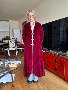 Photo de galerie - Manteau velours poches gilet évasdé