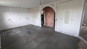 Photo de galerie - Rénovation de maison (ragréage sol, démolition de murs, création de nouveaux murs en placo, enduit et bande finition.
