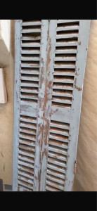 Photo de galerie - Avant rénovation et peinture volets anciens 