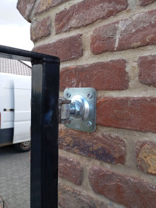 Photo de galerie - Pose de gonds réglages 