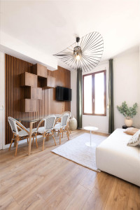 Photo de galerie - Décoration murale avec panneau et caisson pour donner un effet.