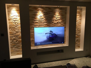 Photo de galerie - Création niche TV avec LED