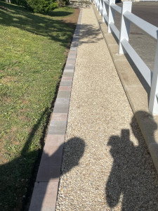 Photo de galerie - Bordure en pavé avec gravillon 