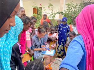 Photo de galerie - Atelier créatif avec des enfants 