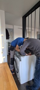 Photo de galerie - Quoi de mieux que de PARTAGER du savoir et faire PARTICIPER un client à la RÉPARATION de sa propre machine en TOUTE SÉCURITÉ dans la JOIE et la bonne HUMEUR ????
