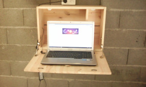 Photo de galerie - Réalisation meuble sur mesure en Pin meuble pour  Pc Portable