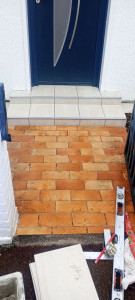 Photo de galerie - Pendant carrelage extérieur marche contre marche et barre anti dérapante 