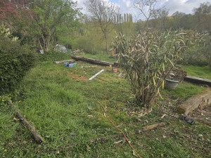 Photo de galerie - Chantier 09/04/2026.   AVANT 
Terrassement pour pouvoir installer un salons jardin et ou piscine !!!