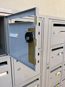 Photo de galerie - Remplacement verrou boîtes aux lettres 