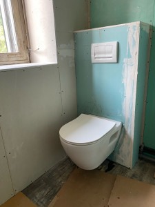 Photo de galerie - Après : installation cuvette suspendu abattant et plaque de commande et joint silicone.merci pour l’accueil et votre confiance.