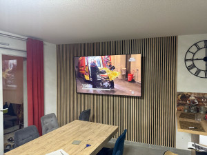 Photo de galerie - Fixation TV mural 65 pouces 