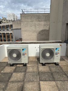 Photo de galerie - Déplacements de 2 mini vrv IV Daikin avec passage des liaisons sous terrasse 