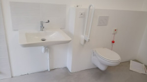 Photo de galerie - Rénovation des sanitaire en PMR Lavobo,wc suspendu, barre de maintien,bouton poussoir, interrupteur. 