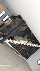 Photo de galerie - Pose de tapisserie et réalisation des peintures. 