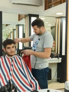 Photo de galerie - Maîtrise technique  de coupe  cheveux Homme et Enfants.