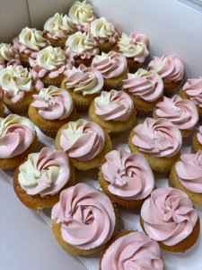 Photo de galerie - Mini cupcakes moelleux fourree, décorés d’une chantilly mascarpone maison