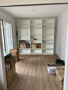 Photo de galerie - Montage d’un bibliothèque. 