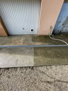 Photo de galerie - Nettoyage extérieur de vos dalles béton 
