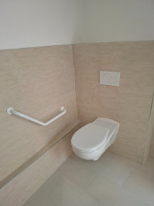 Photo de galerie - Pose de toilette suspendue et bas d’appuie PMR