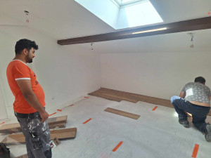 Photo de galerie - Pose sous couches et parquet dans 5 appartement,  total 190 m2