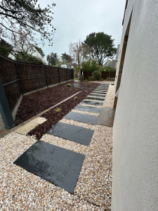 Photo de galerie - Allée en palis d’ardoise