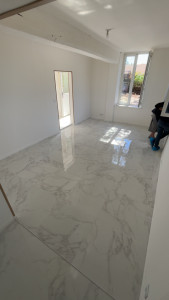 Photo de galerie - Pose de carrelage 60x60 effets marbre 