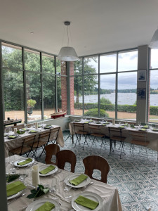 Photo de galerie - Dressage et mise en place de salle pour évènement privé