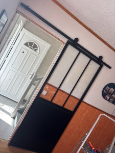 Photo de galerie - Montage d’une porte coulissante 