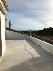 Photo de galerie - Carrelage terrasse avec murette en béton cellulaire 